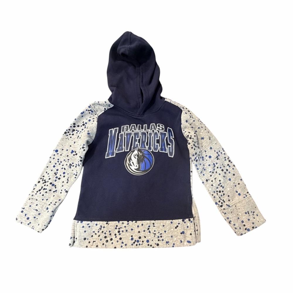 NBA Dallas Mavs Girls Hooded Sweatshirt with Speckled Gray Sleeves. Gently Worn